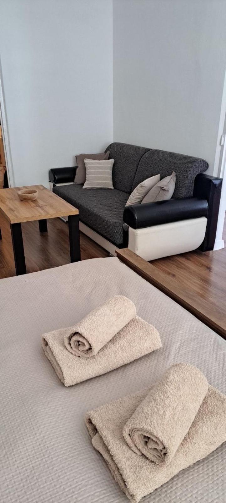 Utulny Apartman Blizko Centra Michalovce Exteriör bild